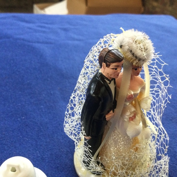 Elegant Wedding Cake Topper with Bride and Groom - Picture 2 of 5